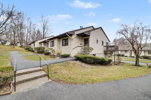 d-129 Columbia Ct, Yorktown Heights, NY, 10598 | Card Image
