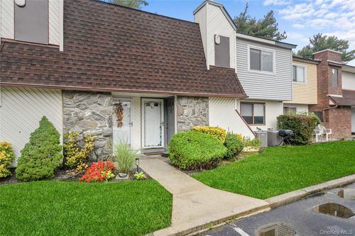 10-10 Pointe Cir S, Coram, NY, 11727-1524 | Card Image