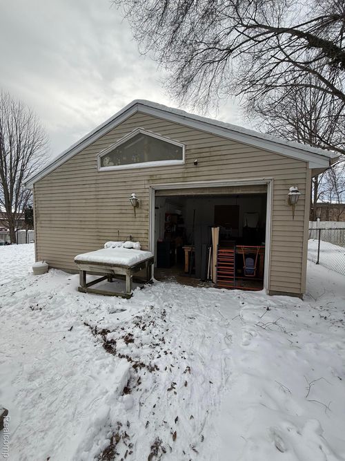 766 Louisa St, Mount Morris, MI, 48458-1735 | Card Image