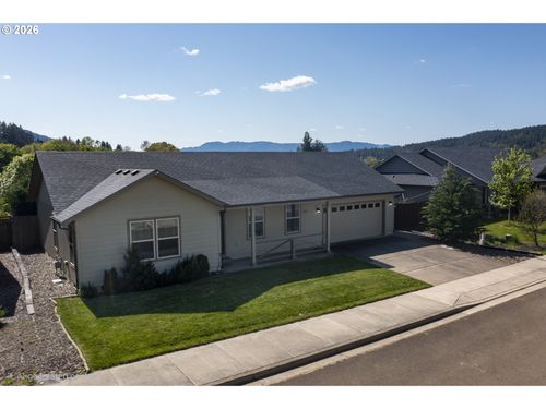 1015 Forest Heights St, Sutherlin, OR, 97479-9307 | Card Image