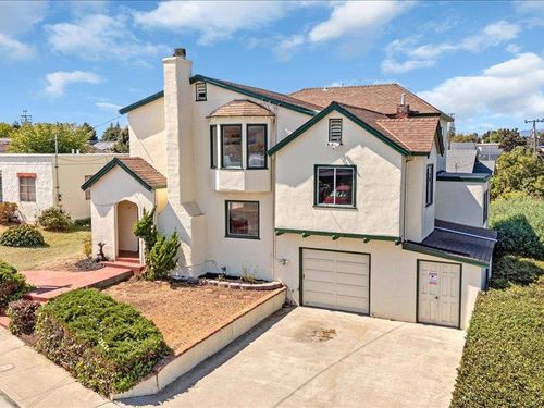 35 Sycamore St, Watsonville, CA, 95076-2735 | Card Image