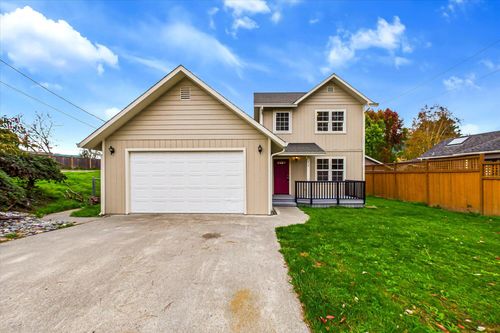 94 Edwards Dr, Rio Dell, CA, 95562-1742 | Card Image