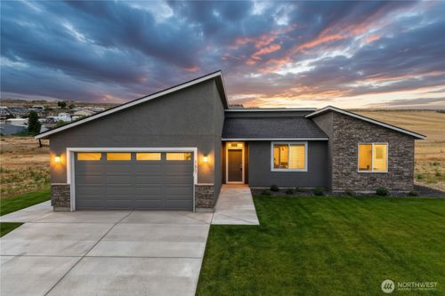 8383 Desert Greens Loop Se, Othello, WA, 99344 | Card Image