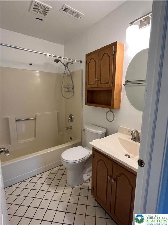 4053 Vaughn St, Condo with 2 bedrooms, 2 bathrooms and null parking in Palmer Twp PA | Image 11