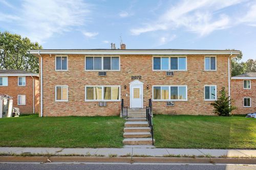 2072 Mississippi St, Maplewood, MN, 55117-2077 | Card Image