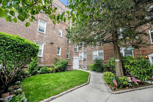 1c-1 Ash Pl, Great Neck, NY, 11021-3270 | Card Image