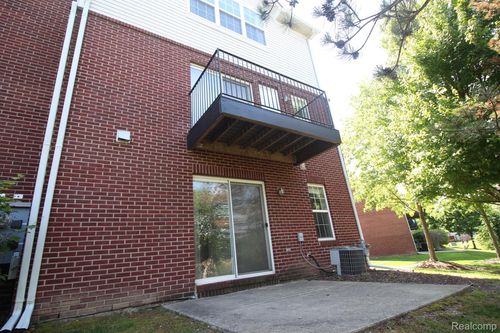 423 Cherry Orchard Rd, Canton, MI, 48188-5270 | Card Image