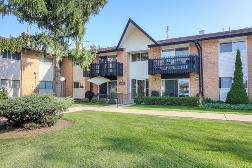 apt-208-16B Kingery Quarter, Willowbrook, IL, 60527-6541 | Card Image