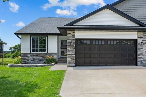 1101 Creekside Dr, Iowa City, IA, 52240 | Card Image
