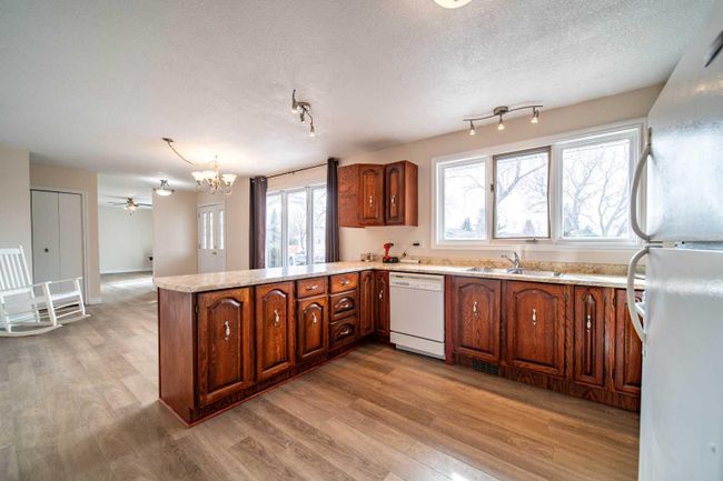 4218 54 Avenue, Home with 5 bedrooms, 3 bathrooms and 1 parking in Provost AB | Image 3
