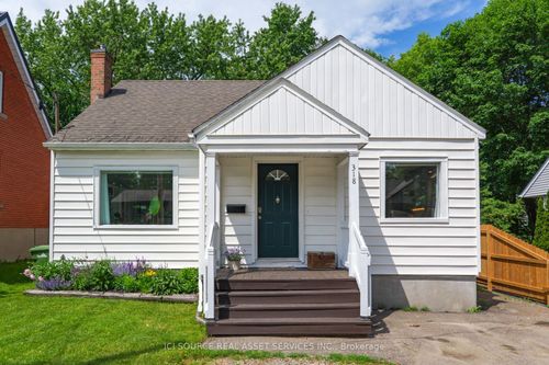 318 Cecelia St, Pembroke, ON, K8A1S3 | Card Image