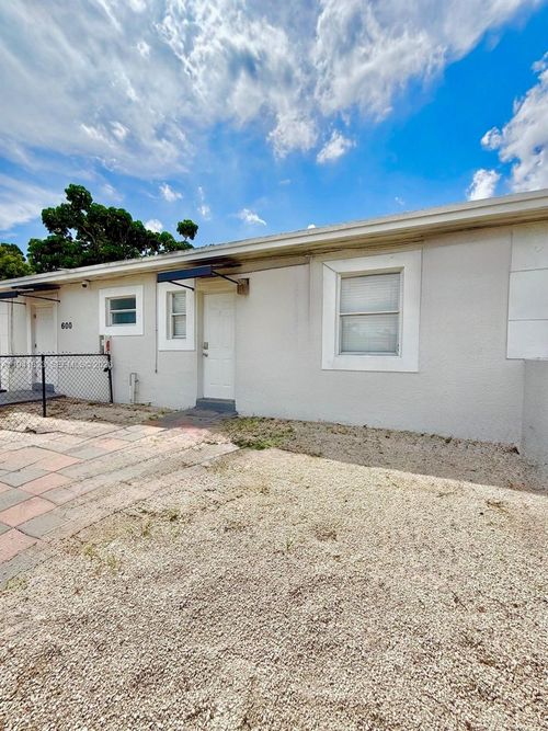 2-600 Nw 116th Ter, Miami, FL, 33168-3439 | Card Image