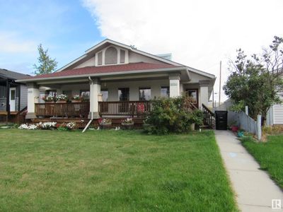 4954 49 Ave, Home with 2 bedrooms, 1 bathrooms and null parking in Barrhead AB | Image 1