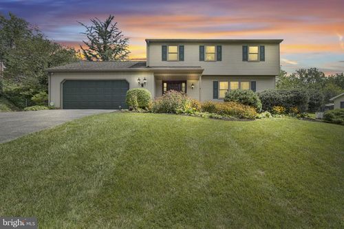 761 Ridgelyn Dr, DALLASTOWN, PA, 17313-9742 | Card Image