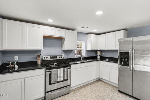 800 E Lizzie St, Selma, NC, 27576-2371 | Card Image