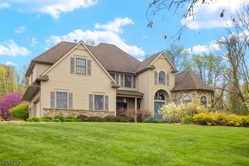 2 Sutton Ct, Hamburg, NJ, 07419-9726 | Card Image