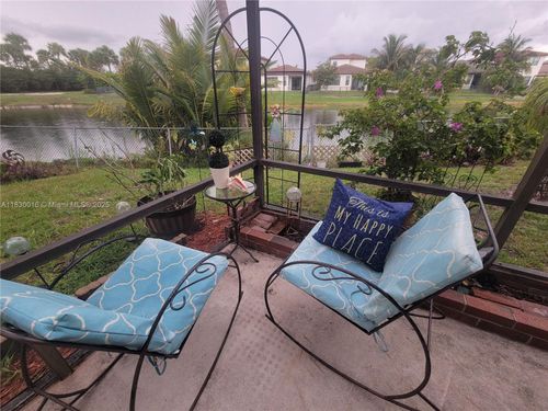 810 Sw 113th Ter, Pembroke Pines, FL, 33025-3429 | Card Image