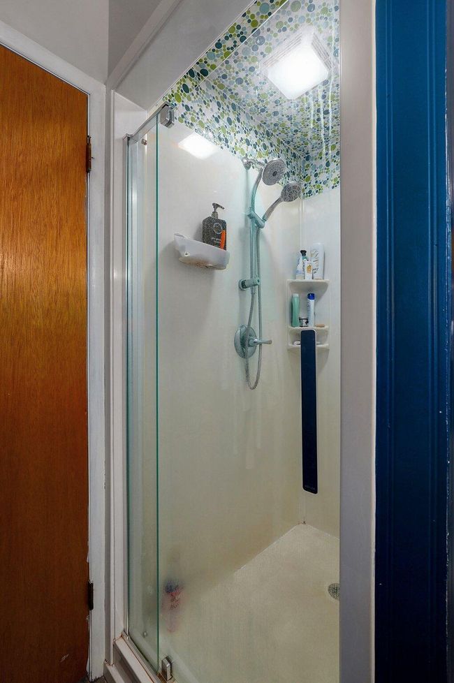 In-law quarters bathroom | Image 34