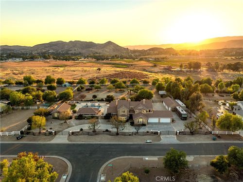 34901 Sweetwater Dr, Santa Clarita, CA, 91390 | Card Image