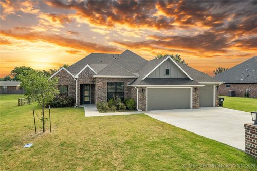 709 N 24th St, Collinsville, OK, 74021-4194 | Card Image