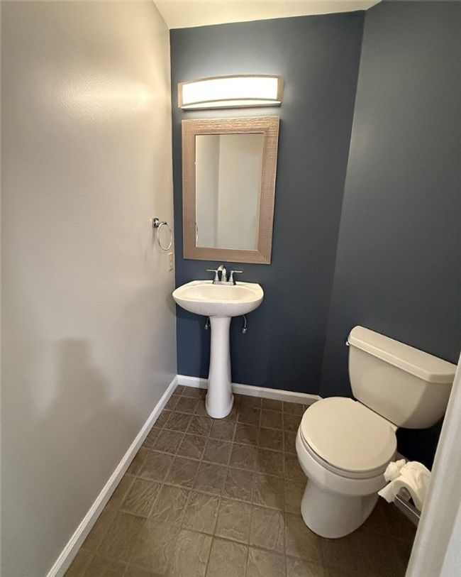 124 Hillvue Dr, Townhouse with 3 bedrooms, 3 bathrooms and 1 parking in Seven Fields PA | Image 11