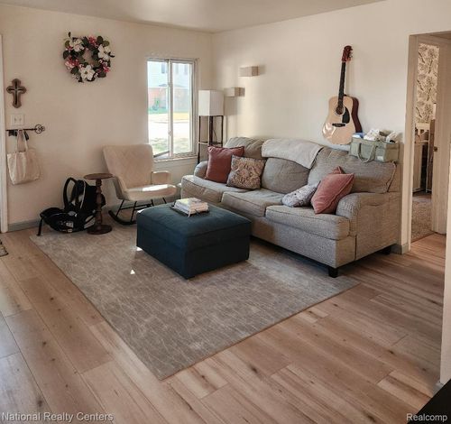 38075 Sherwood St, Westland, MI, 48185-3317 | Card Image