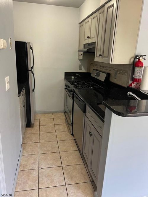 68 Crosspointe Dr, East Brunswick, NJ, 08816-1841 | Card Image