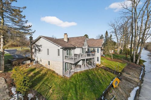 6346 Simler Dr, Clarkston, MI, 48346-1266 | Card Image