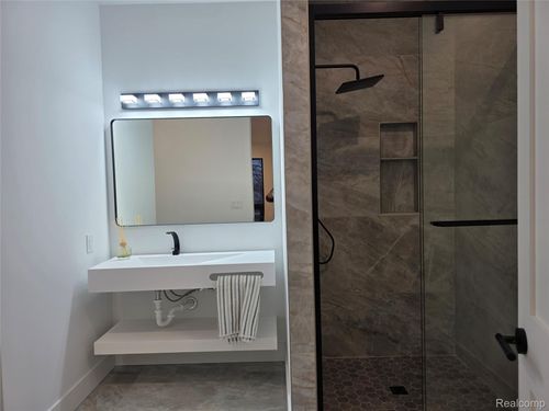 1833 N Washington Ave, Royal Oak, MI, 48073-4158 | Card Image