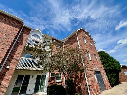 1a-1363 Cunat Ct, Lake In The Hills, IL, 60156-6118 | Card Image