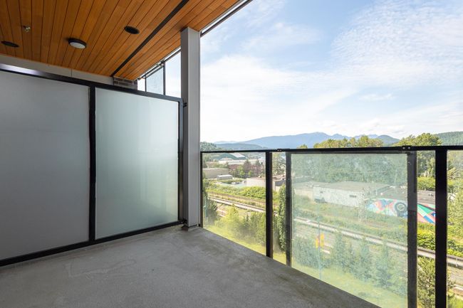 Balcony with a mountain view | Image 20