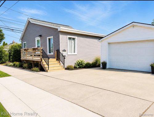 28260 Felician St, Roseville, MI, 48066-2467 | Card Image