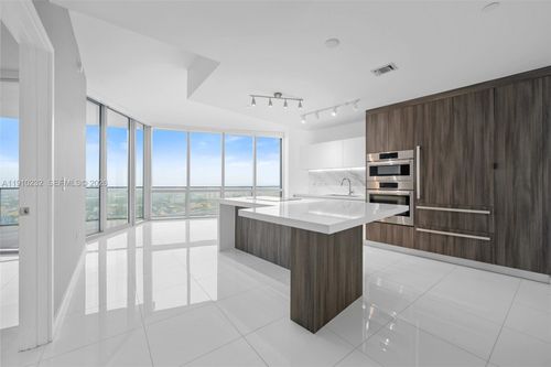 4204-851 1st Ave, Miami, FL, 33132-1858 | Card Image