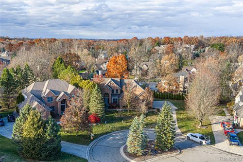 3904 Kaeleaf Rd, Lake Orion, MI, 48360-2622 | Card Image