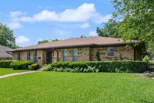 135 S Capri Dr, Duncanville, TX, 75116-4311 | Card Image