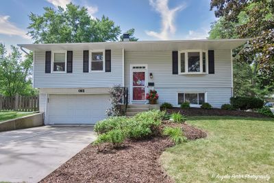 1 Red Oak Court, House other with 3 bedrooms, 2 bathrooms and 2 parking in Buffalo Grove IL | Image 1