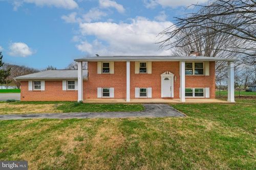 8137 Summit Point Rd, CHARLES TOWN, WV, 25414-5014 | Card Image