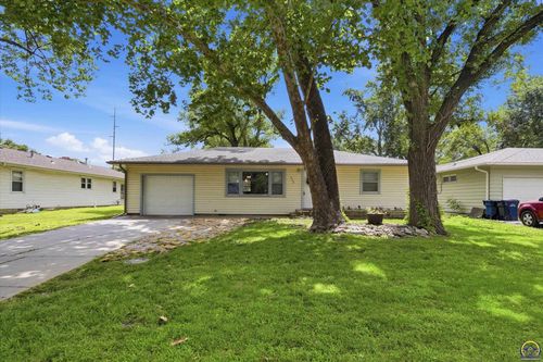 604 S 4th St, Osage City, KS, 66523-1504 | Card Image