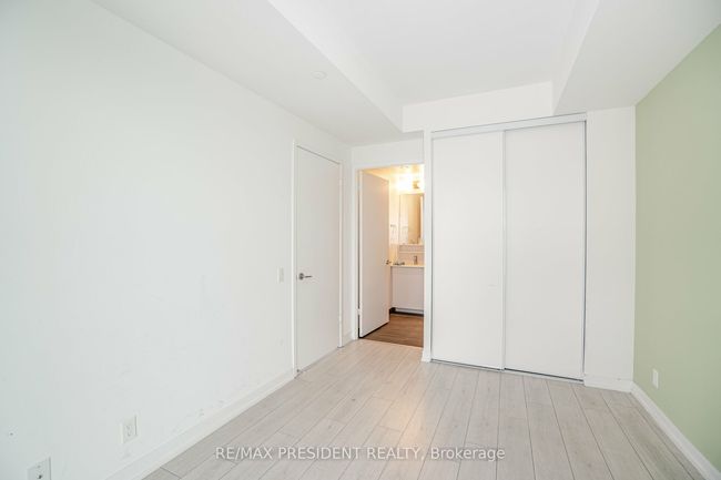 5702 - 5 Buttermill Ave, Condo with 3 bedrooms, 2 bathrooms and 1 parking in Vaughan ON | Image 5