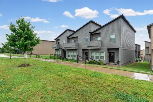 2176 W Moore Ln, Fayetteville, AR, 72704-6724 | Card Image