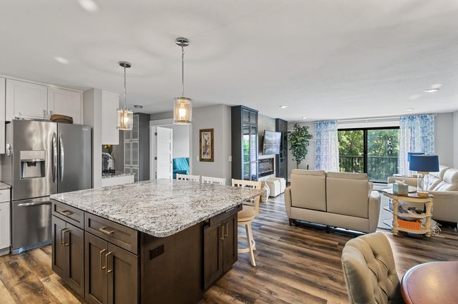 APT-514 - 10511 Cedar Lake Rd, Condo with 3 bedrooms, 2 bathrooms and null parking in Minnetonka MN | Image 9