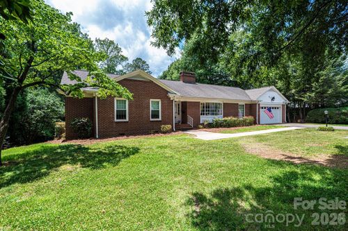 1807 5th St Nw, Hickory, NC, 28601-5213 | Card Image