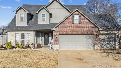 709 W 40th St, Sand Springs, OK, 74063-2890 | Card Image
