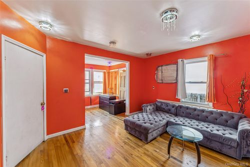 19431 114th Rd, Saint Albans, NY, 11412-2725 | Card Image