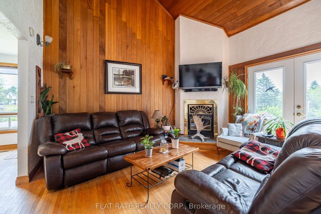 610 Brick Rd, House other with 3 bedrooms, 2 bathrooms and 6 parking in Ennismore ON | Image 14