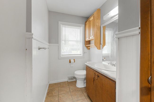 Main Level Bathroom | Image 20