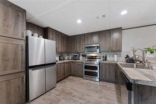 863 Road 5252, Cleveland, TX, 77327-2650 | Card Image