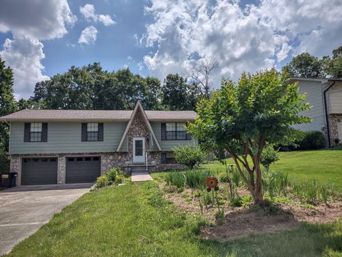 8212 Blue Spruce Dr, Hixson, TN, 37343-1208 | Card Image