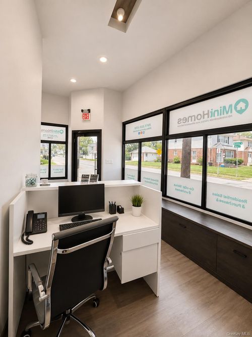 900 Rockaway Ave, Valley Stream, NY, 11581-2132 | Card Image