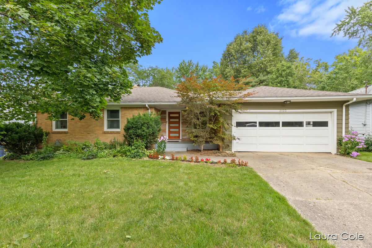 Fulton St, Grand Rapids, MI 49503